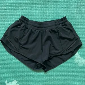 Lululemon Hotty Hot Shorts 2.5 in: size 6